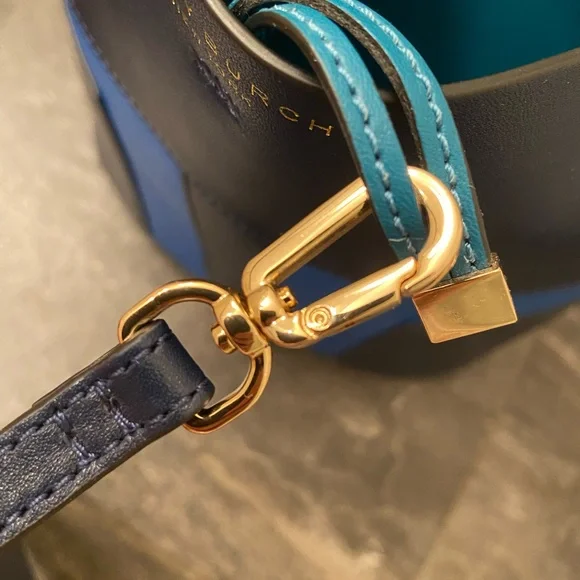 NEW Tory Burch Bucket Bag - Purse - 2 Pieces - Never Worn - Picture 8 of 9